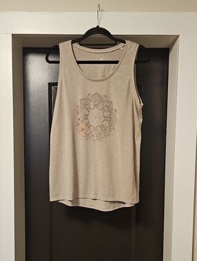 GAIAM Light Beige Tank with Center Floral Mandala